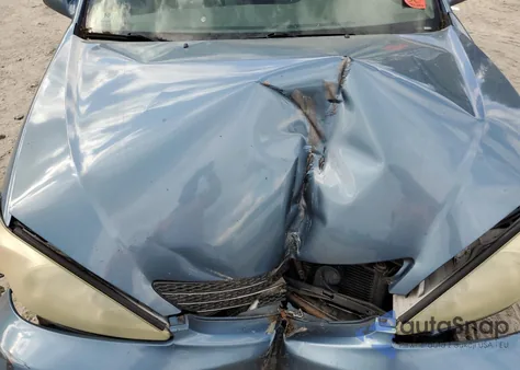 2004 Toyota Camry Le z USA, uszkodzony, nr VIN 4T1BE32K34U854968